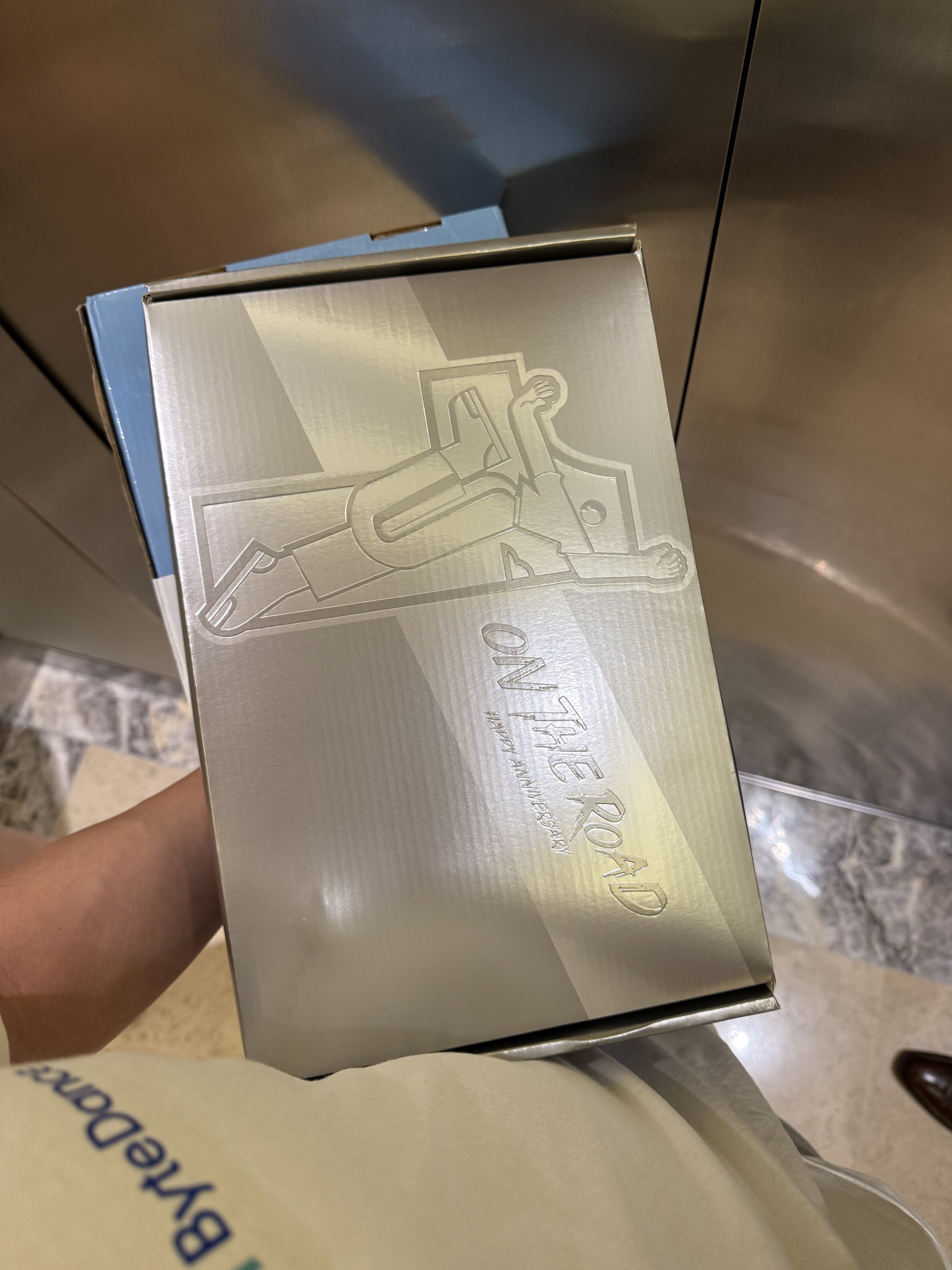 终于去拿我的一周年礼包拉~ 不知不觉的