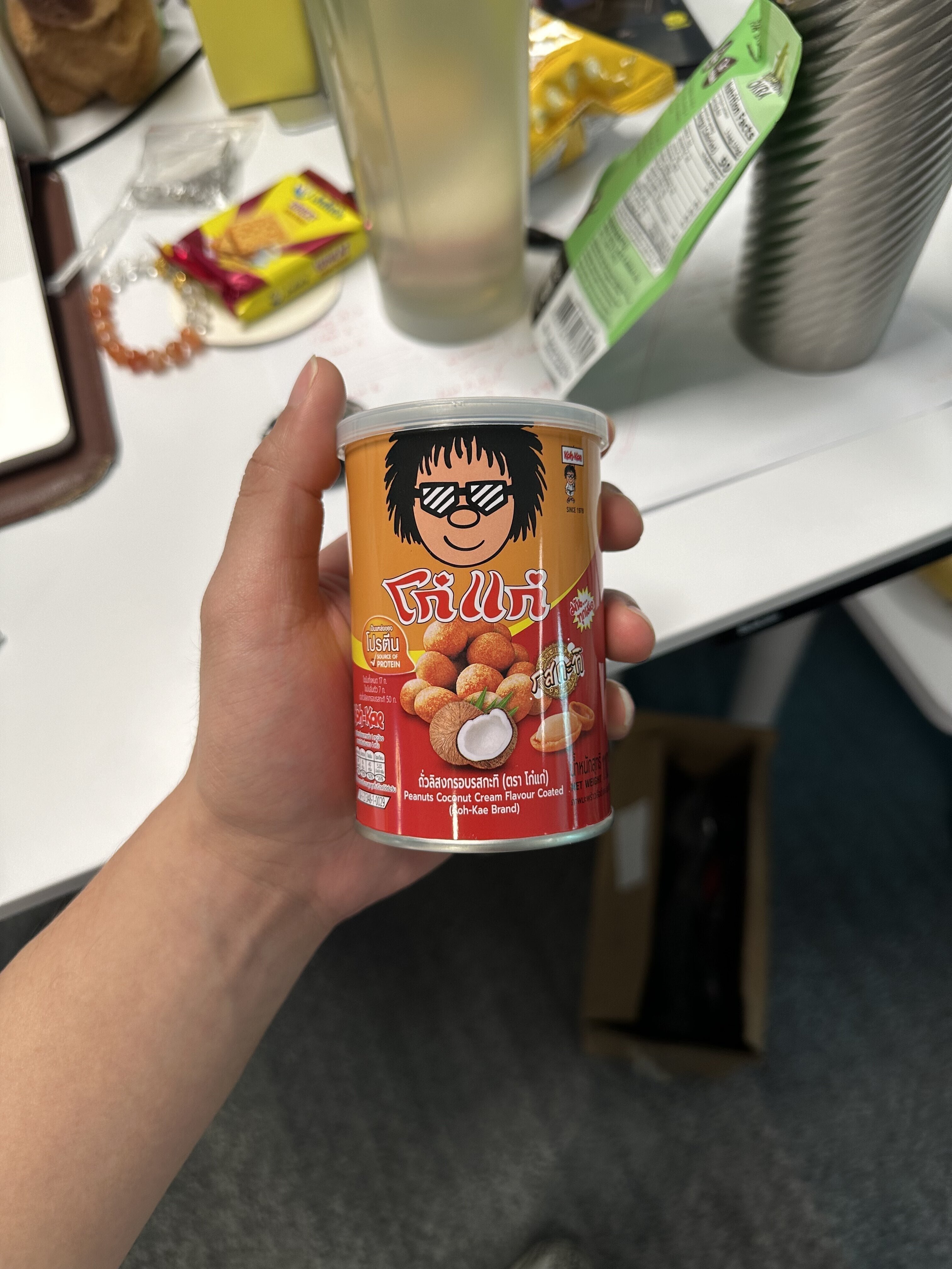 desmond brought us some snacks from thailand! 🤩