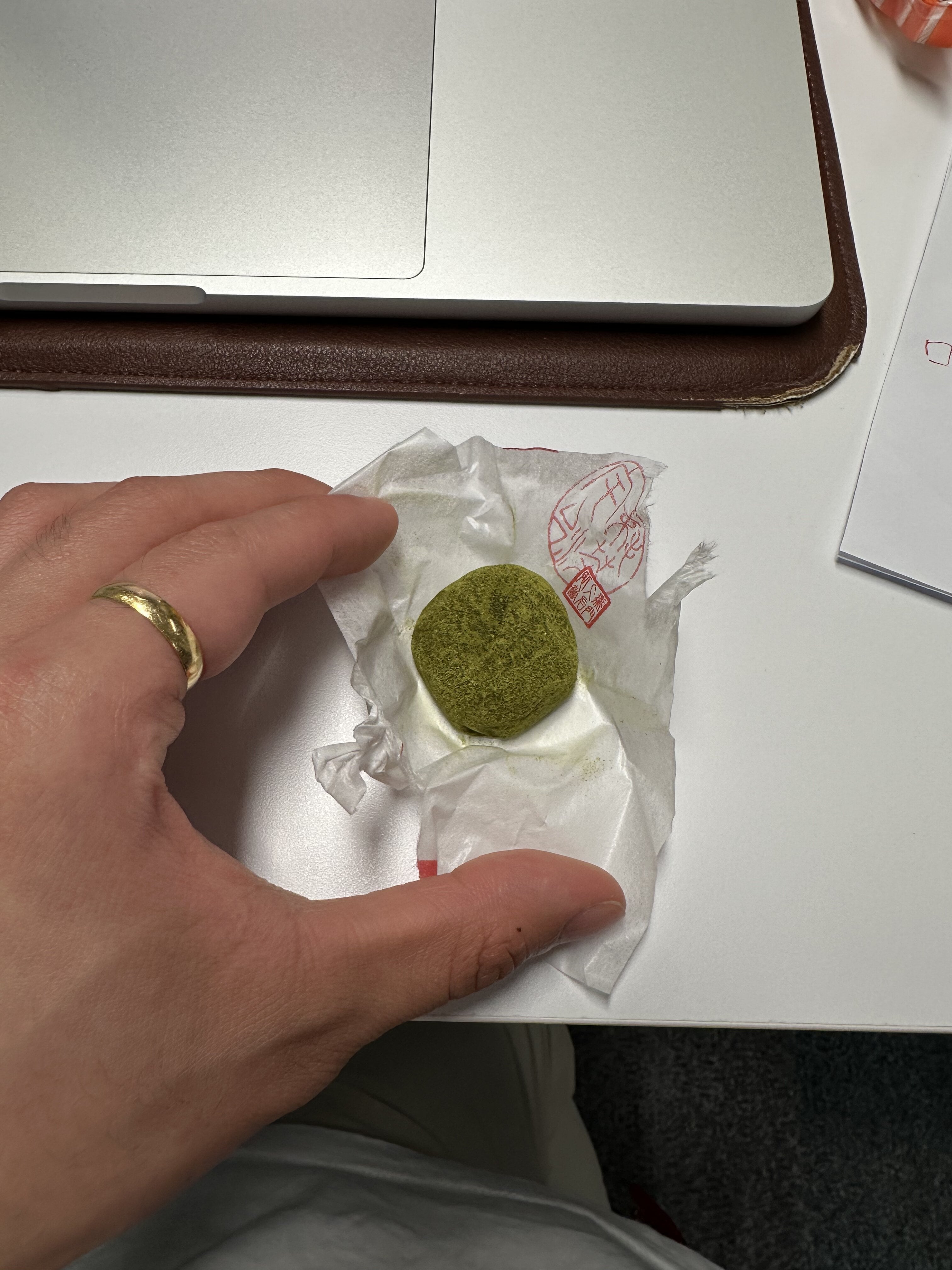 istg i just keep getting snacks from coworkers who go for business trips. 😭 so spoiled!