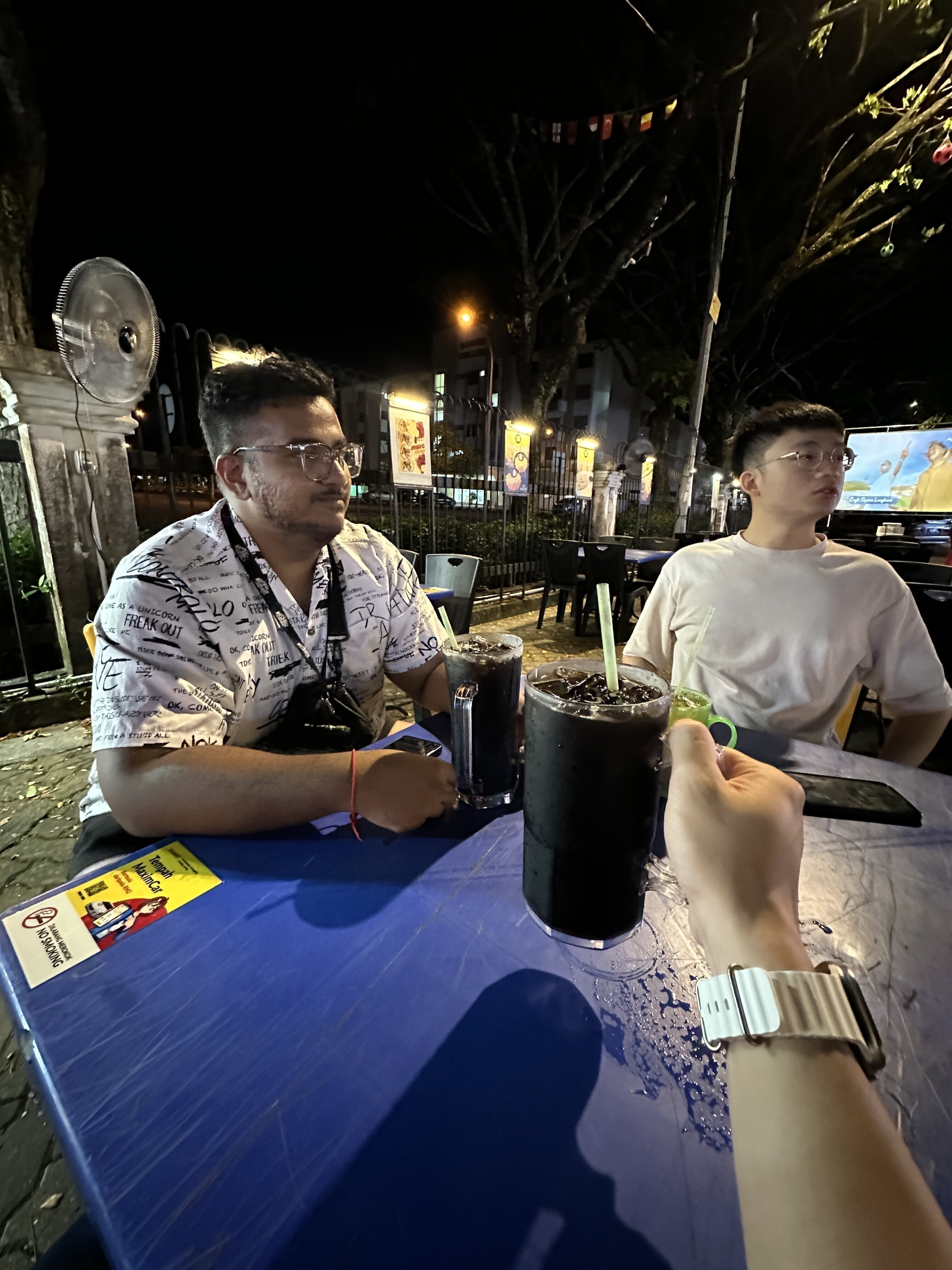 look at this huge kopi o kosong ais