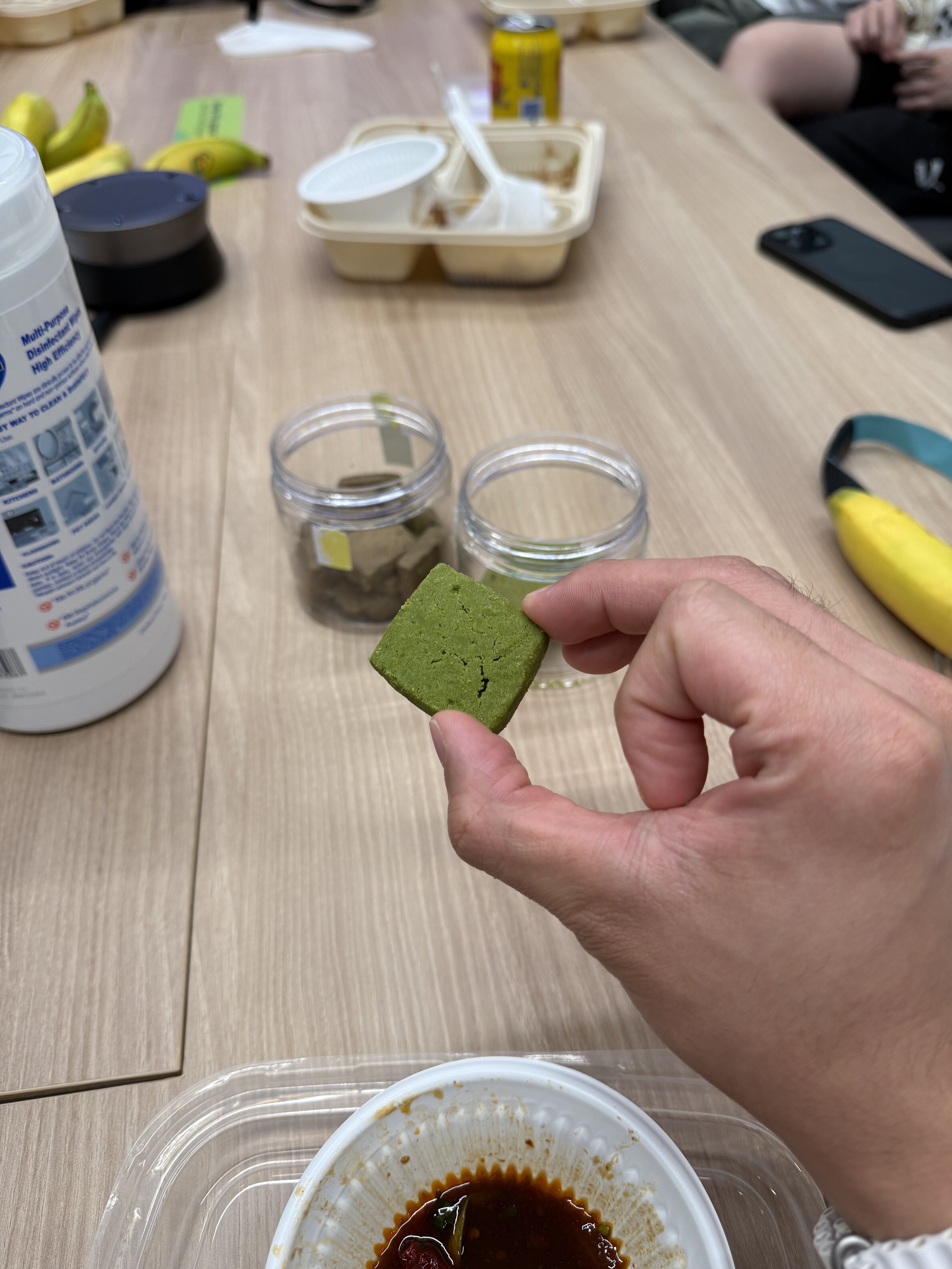 同事出差小零食！很感激拥有这样的同事 他们总会想到买东西回来分享