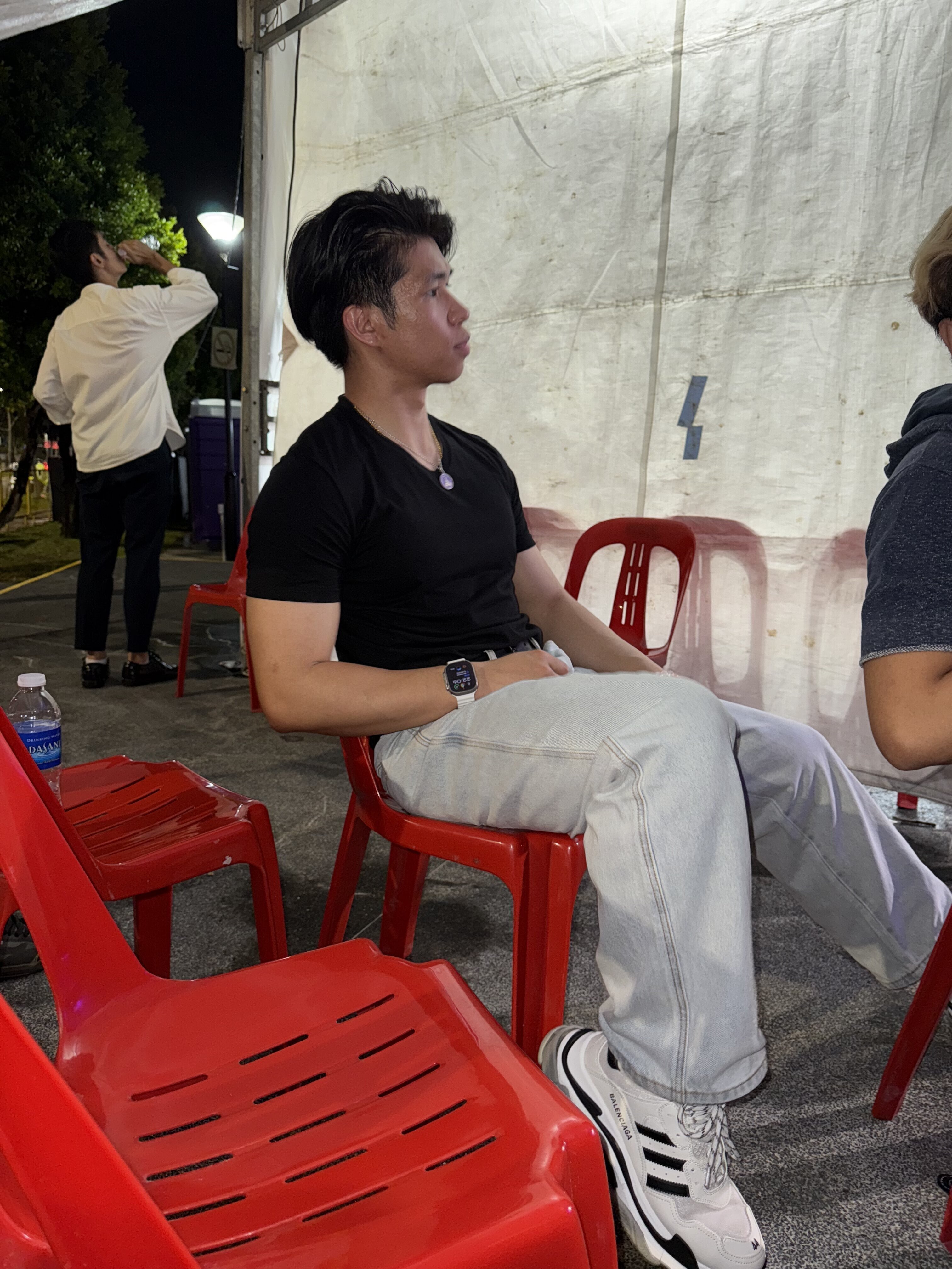 did a quick outfit check before going on stage-thanks handfx (luke) for the snap!