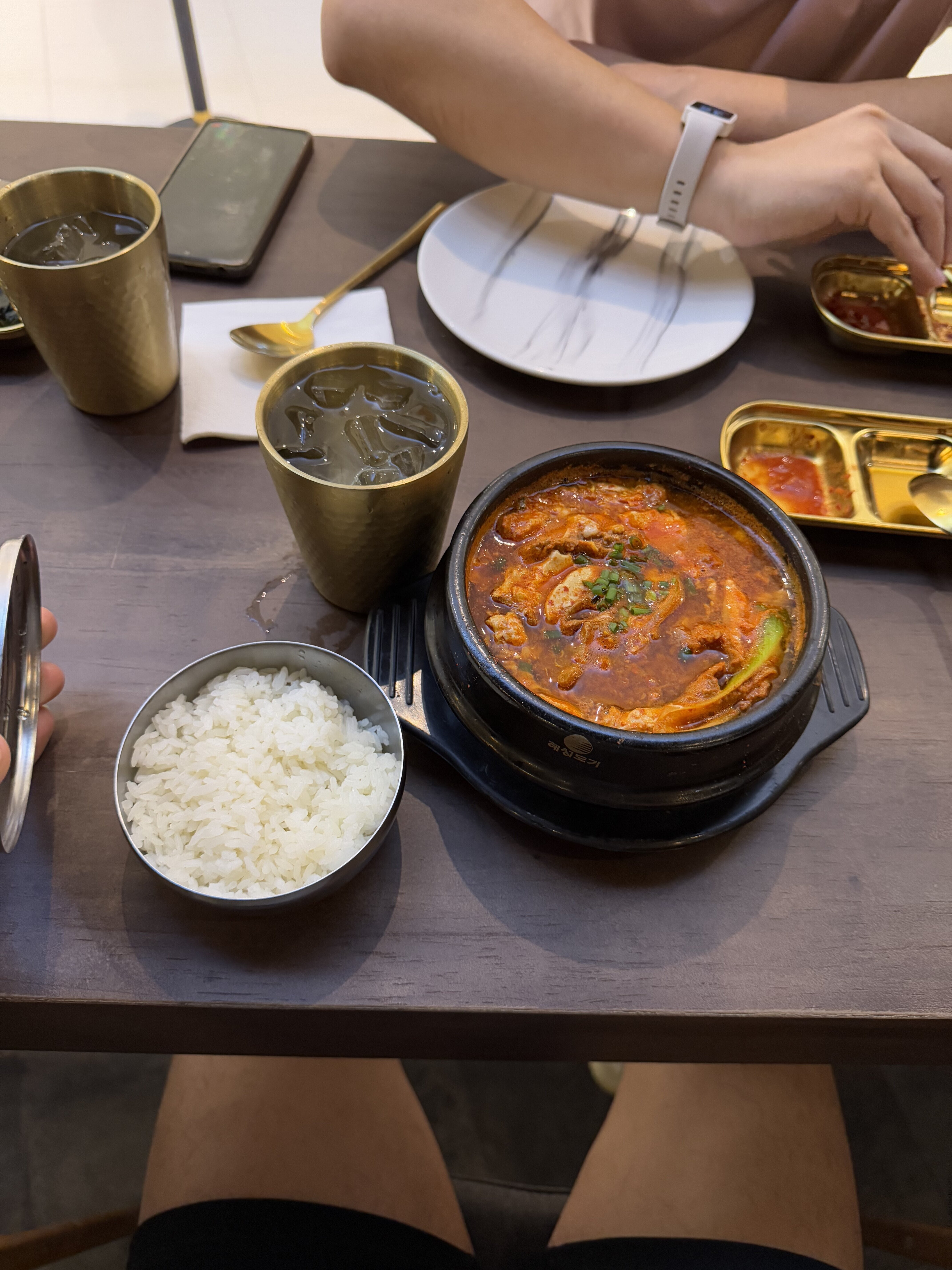 had a casual lunch with leon while he was in town. good vibes only.