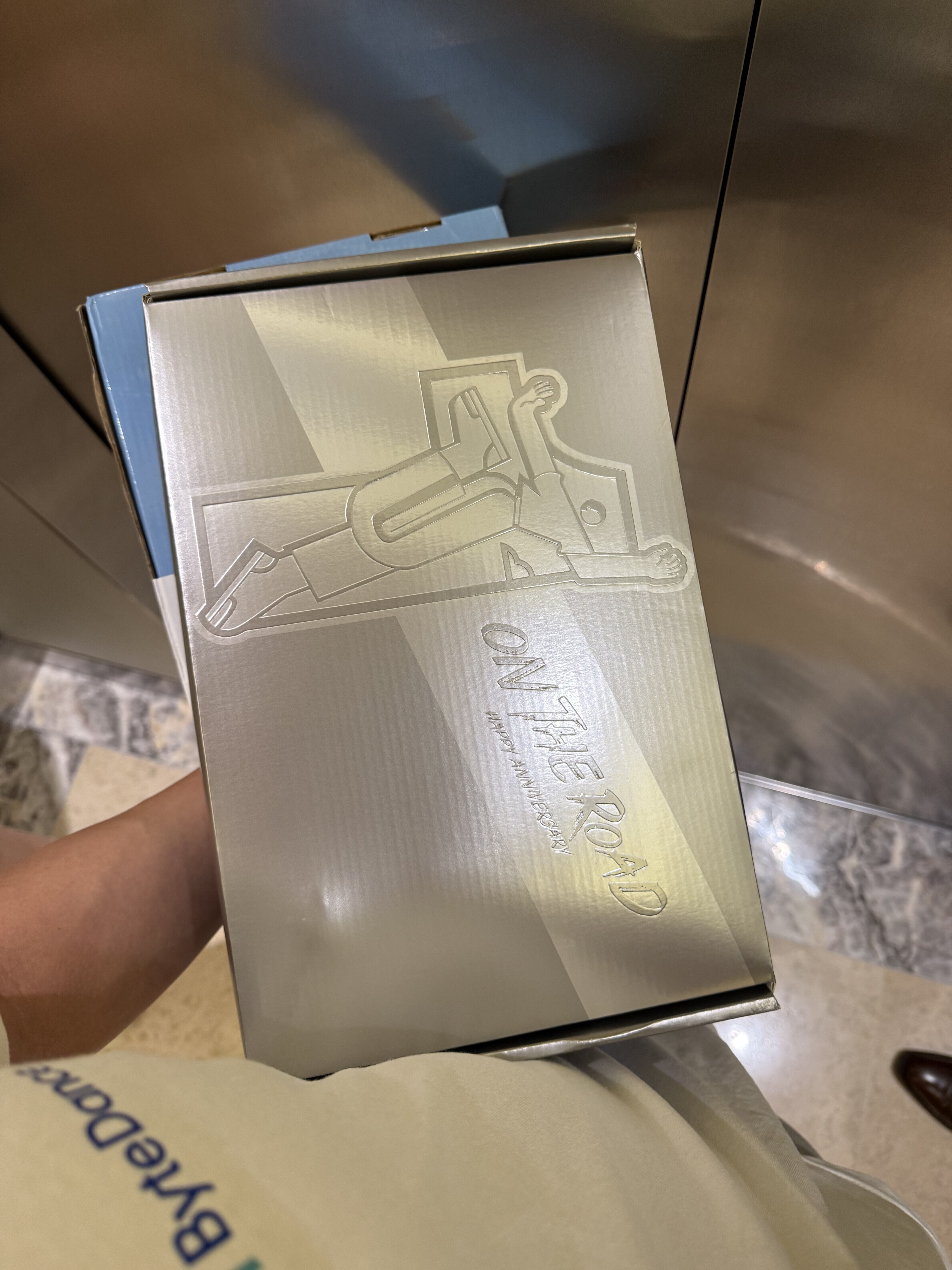 终于去拿我的一周年礼包拉~ 不知不觉的