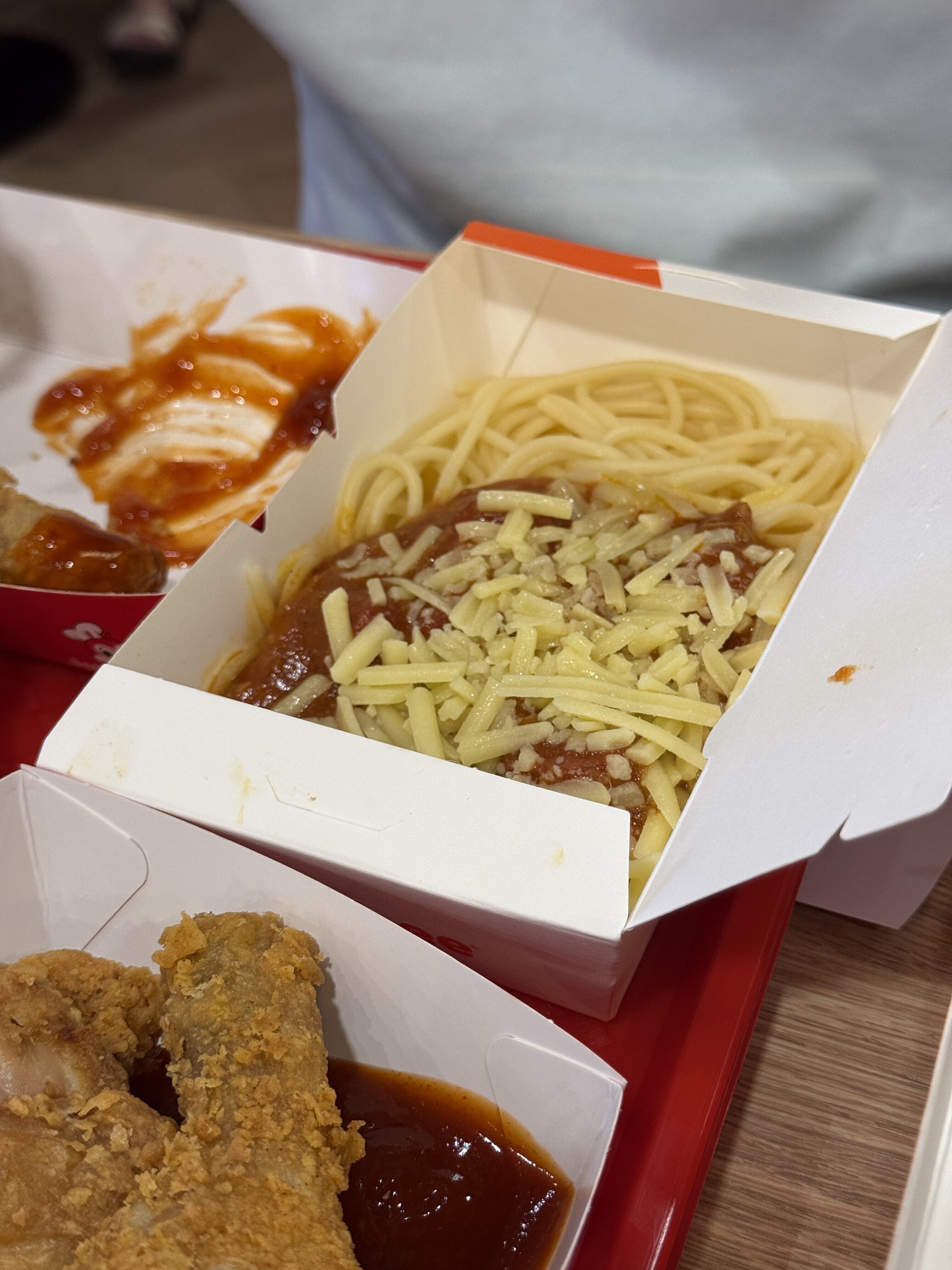 在 JB 可以吃到 jollibee 啦！这次的 cheese 是真的给的好足！🤤