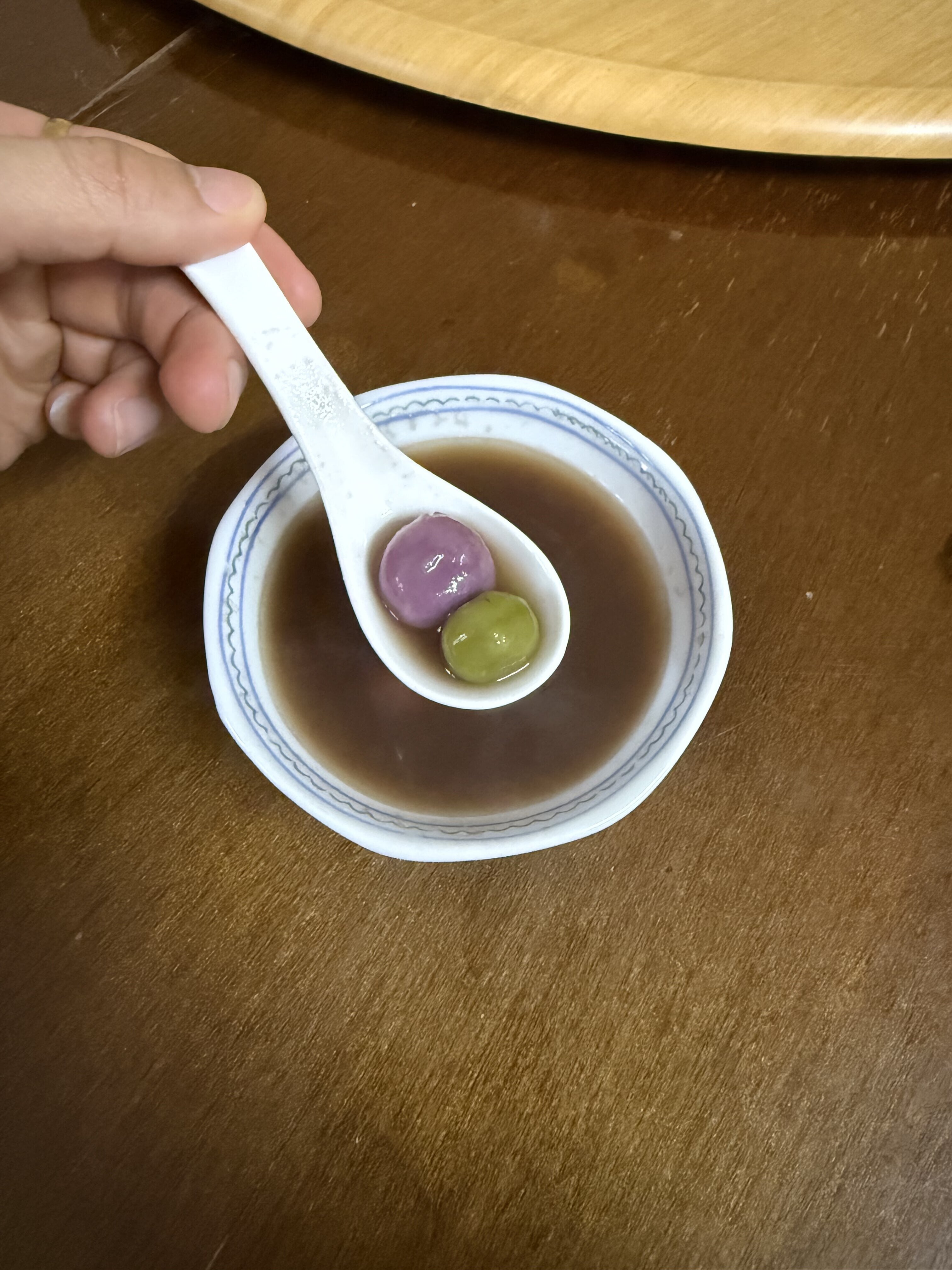 爷爷家婆婆还特地做了汤圆 🥺 补上冬至的遗憾 - 因为她知道上个月冬至时我因为出差忙在北京没吃到汤圆… 🥰