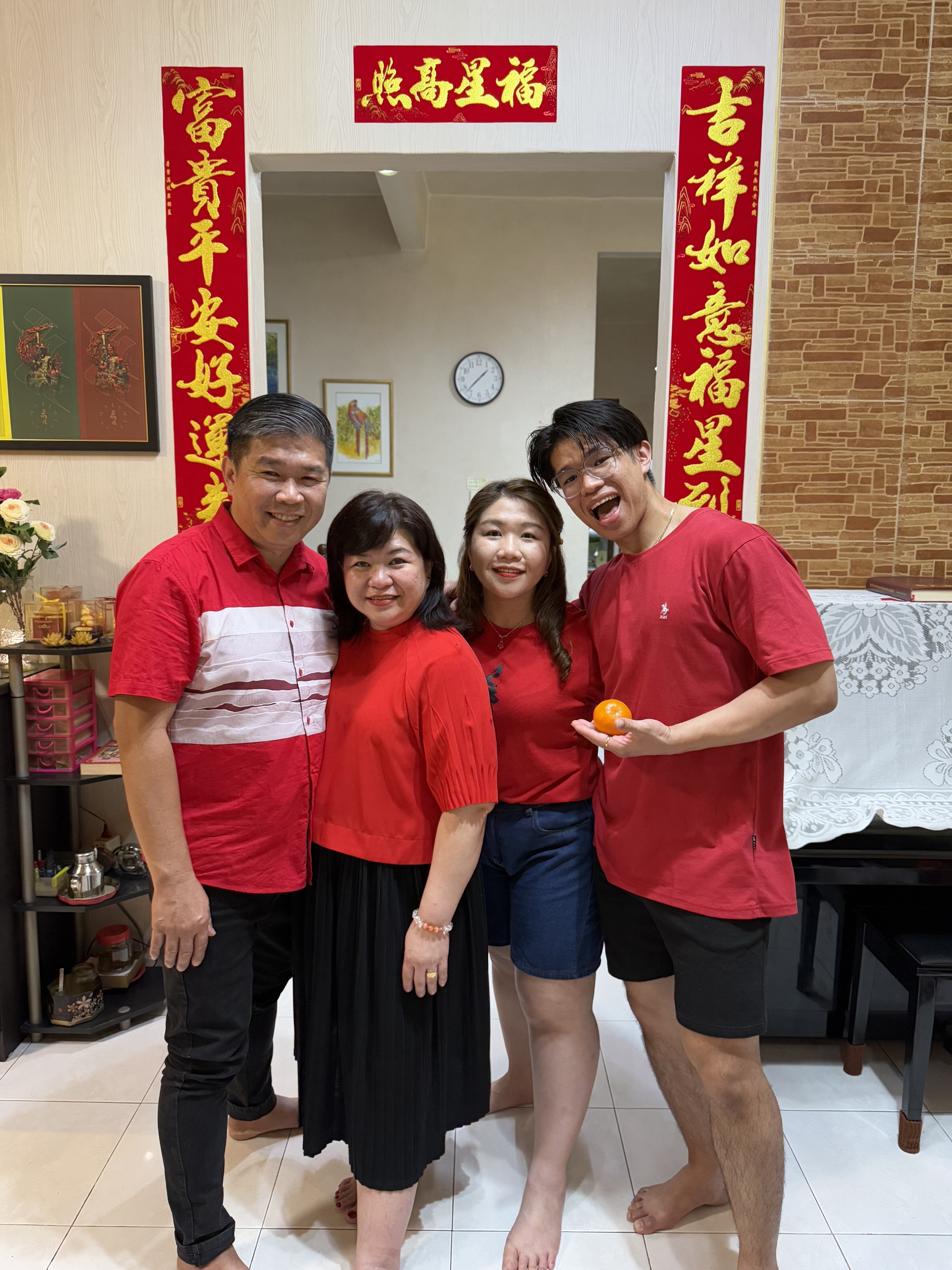 少了竞贤的全家福~