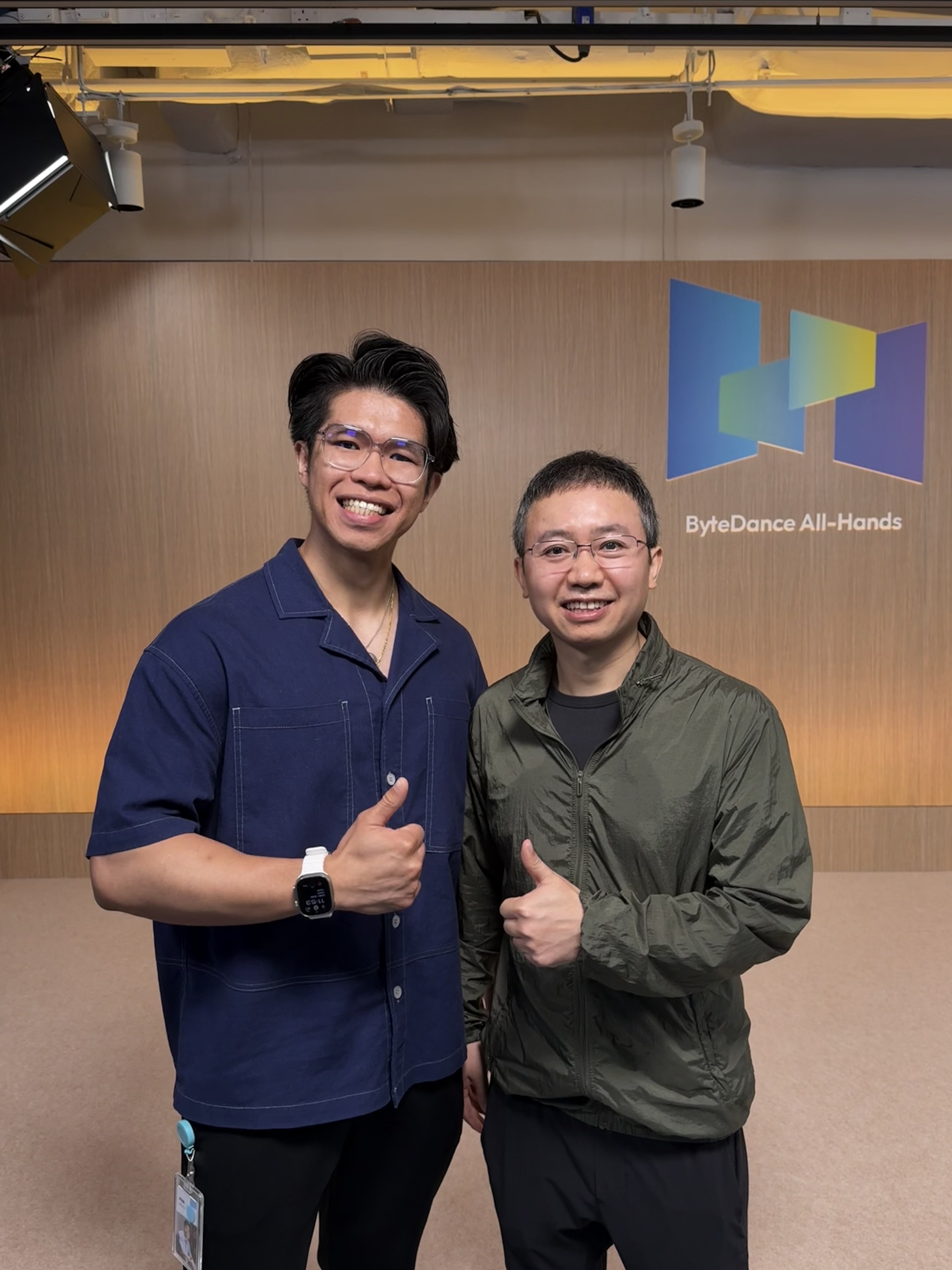 与梁汝波合照啦~ 📸