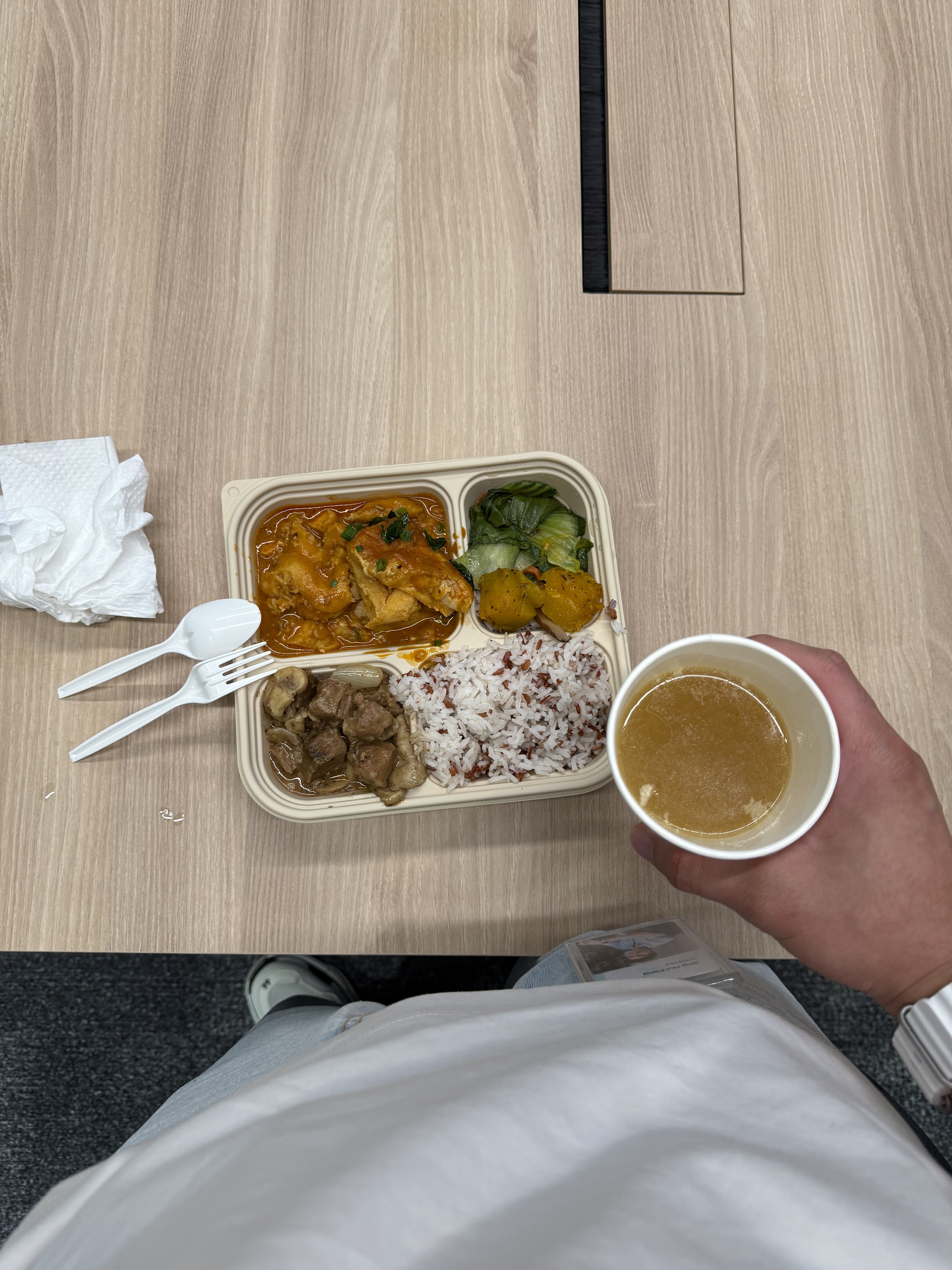 每天感觉都在吃盲盒，但你看得到却不知道好不好吃，拿了不好吃又不能浪费食物 😩