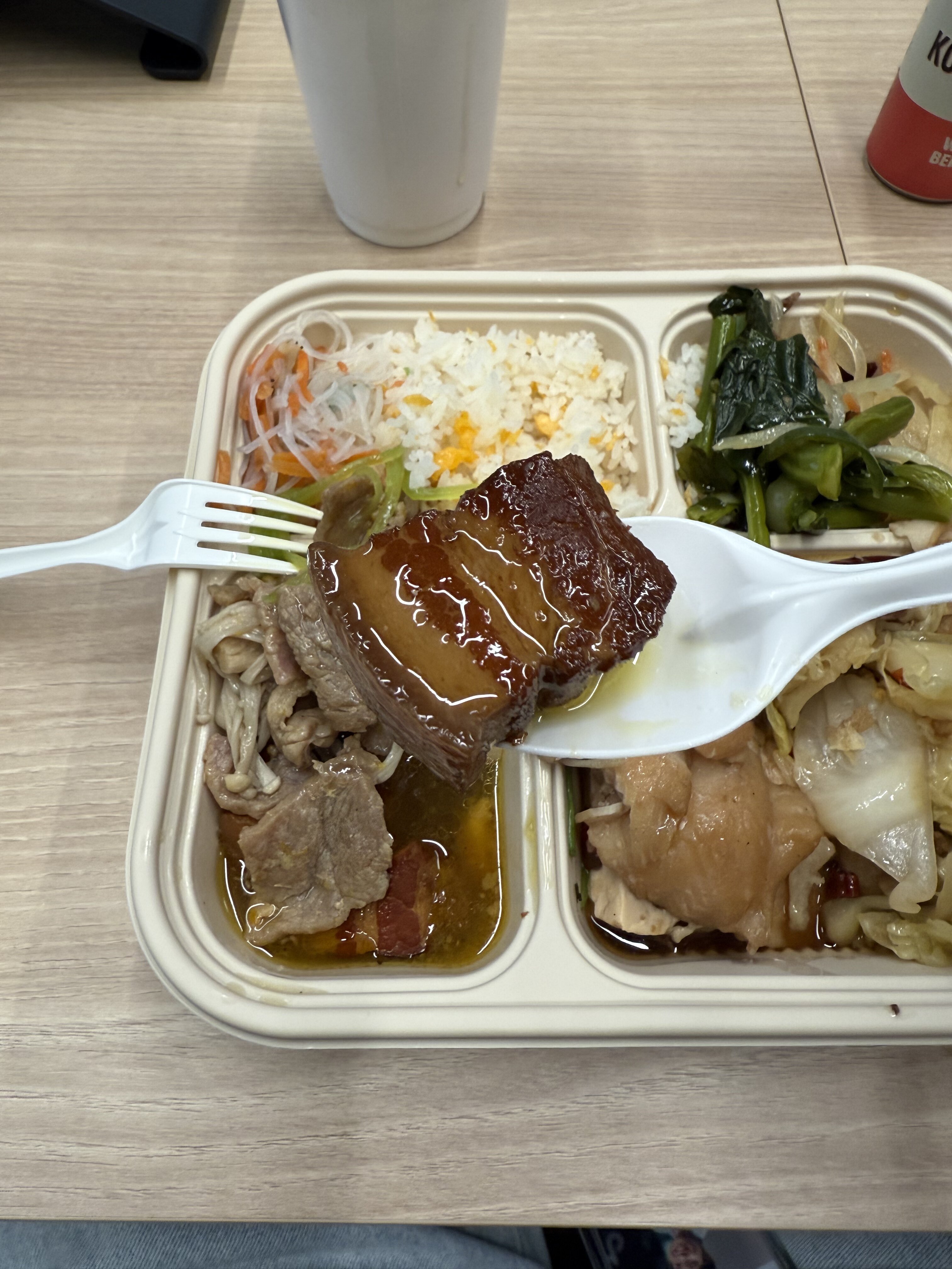 你看这个肥而不腻的三层肉…