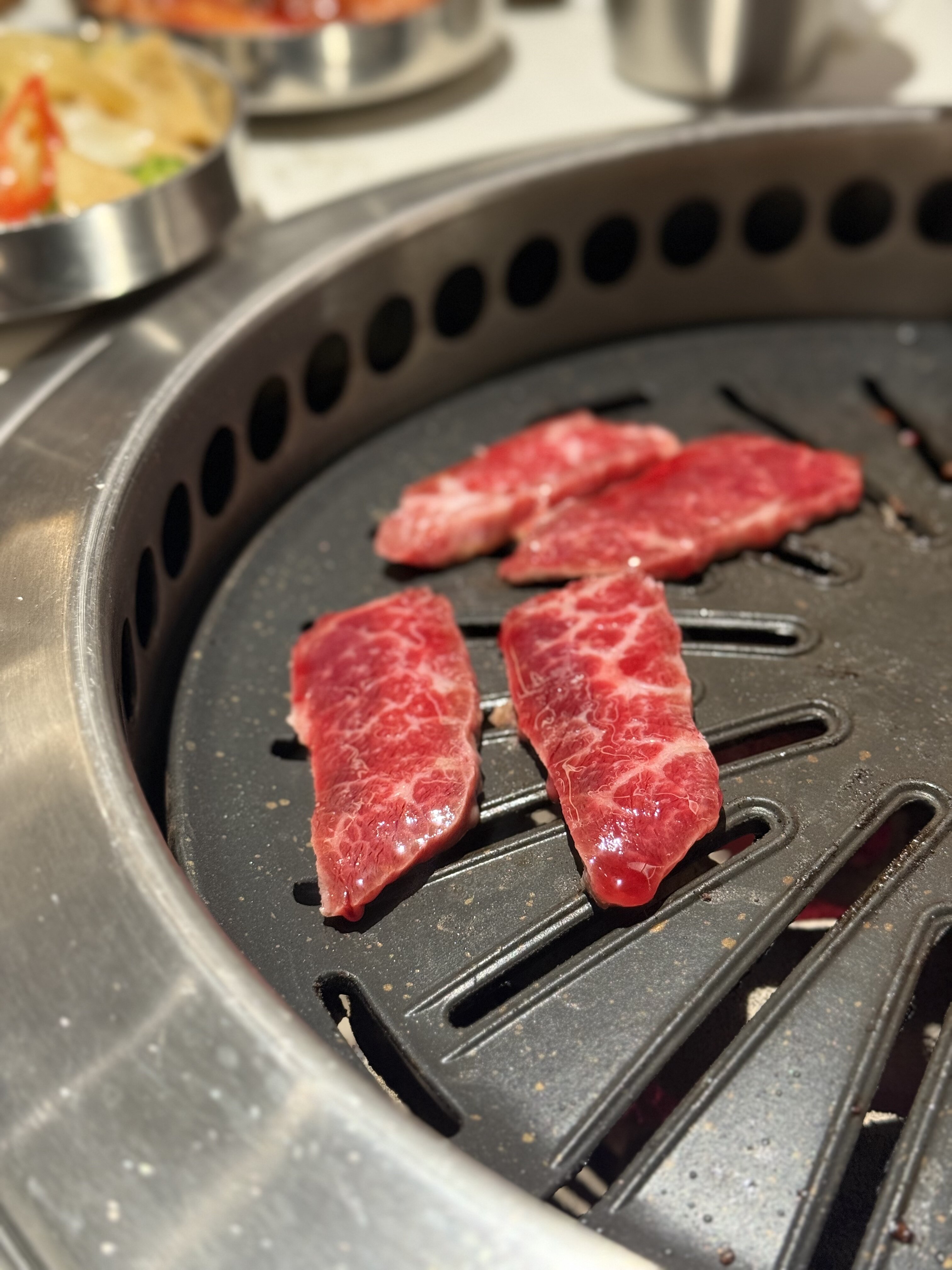 慢慢烤~ 嗯 烤肉店还是蛮适合聊天的