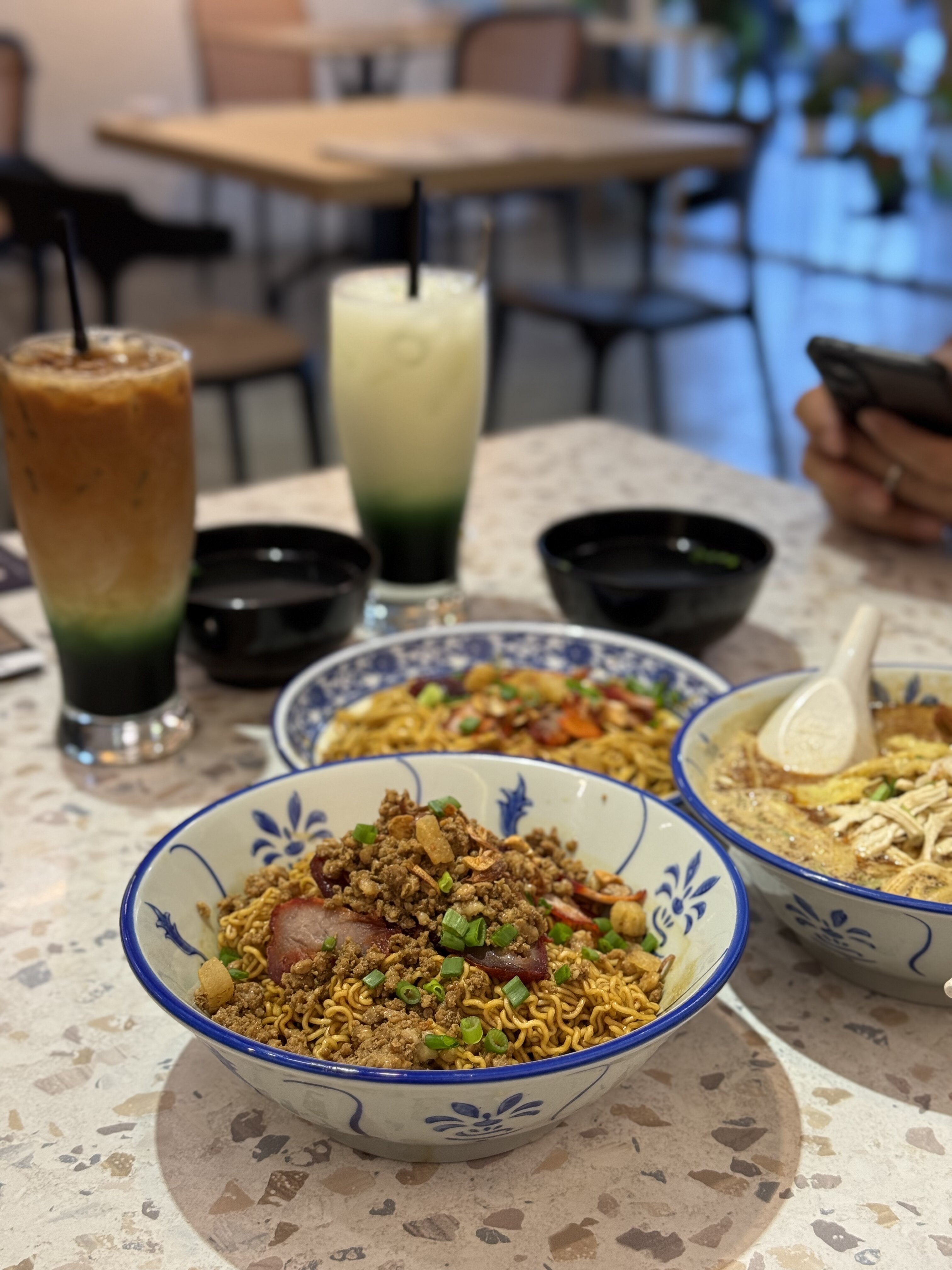 叫了几道传统的 golo mee, kampua & classic laksak