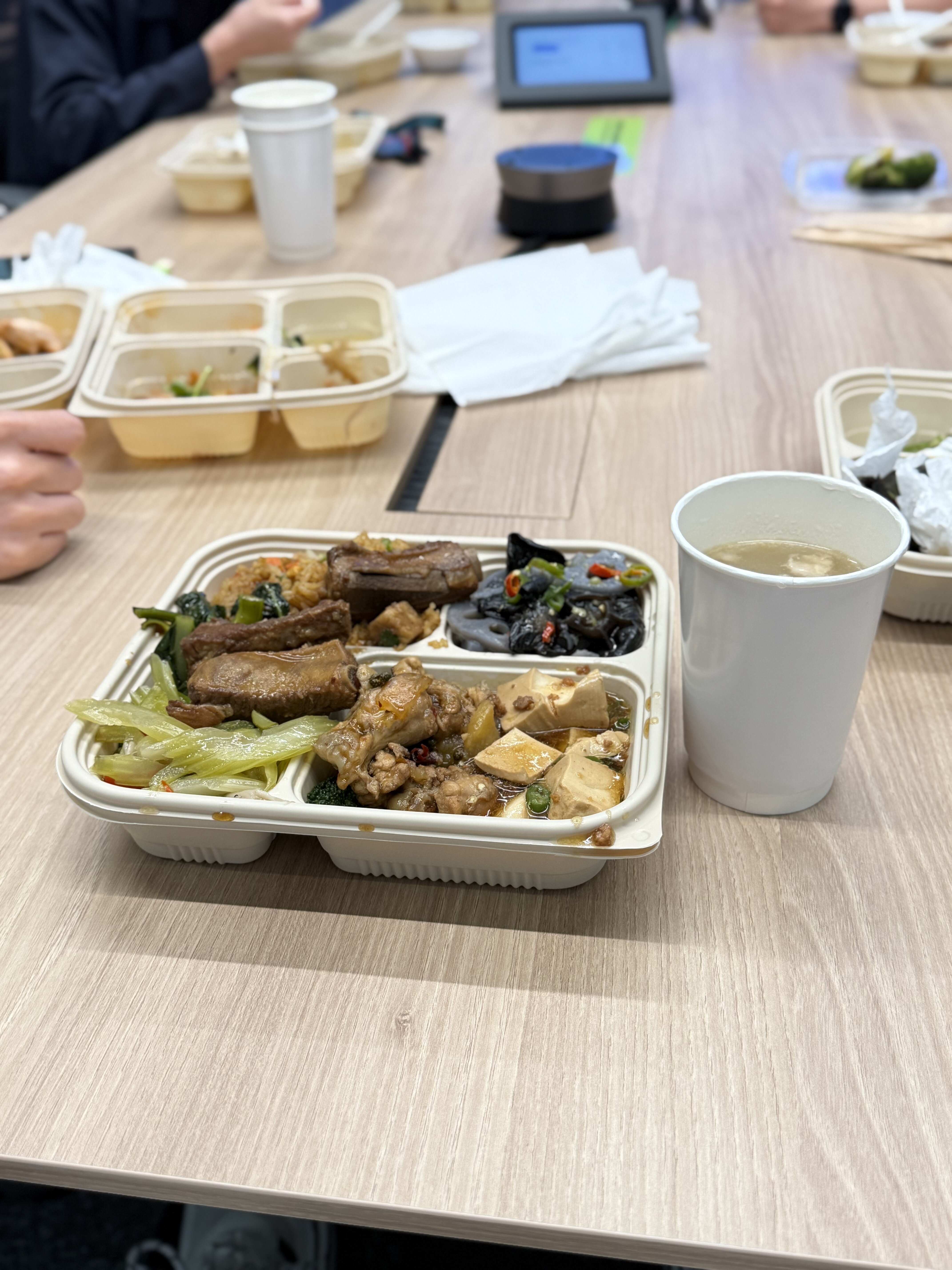 26 楼的午餐就是开胃