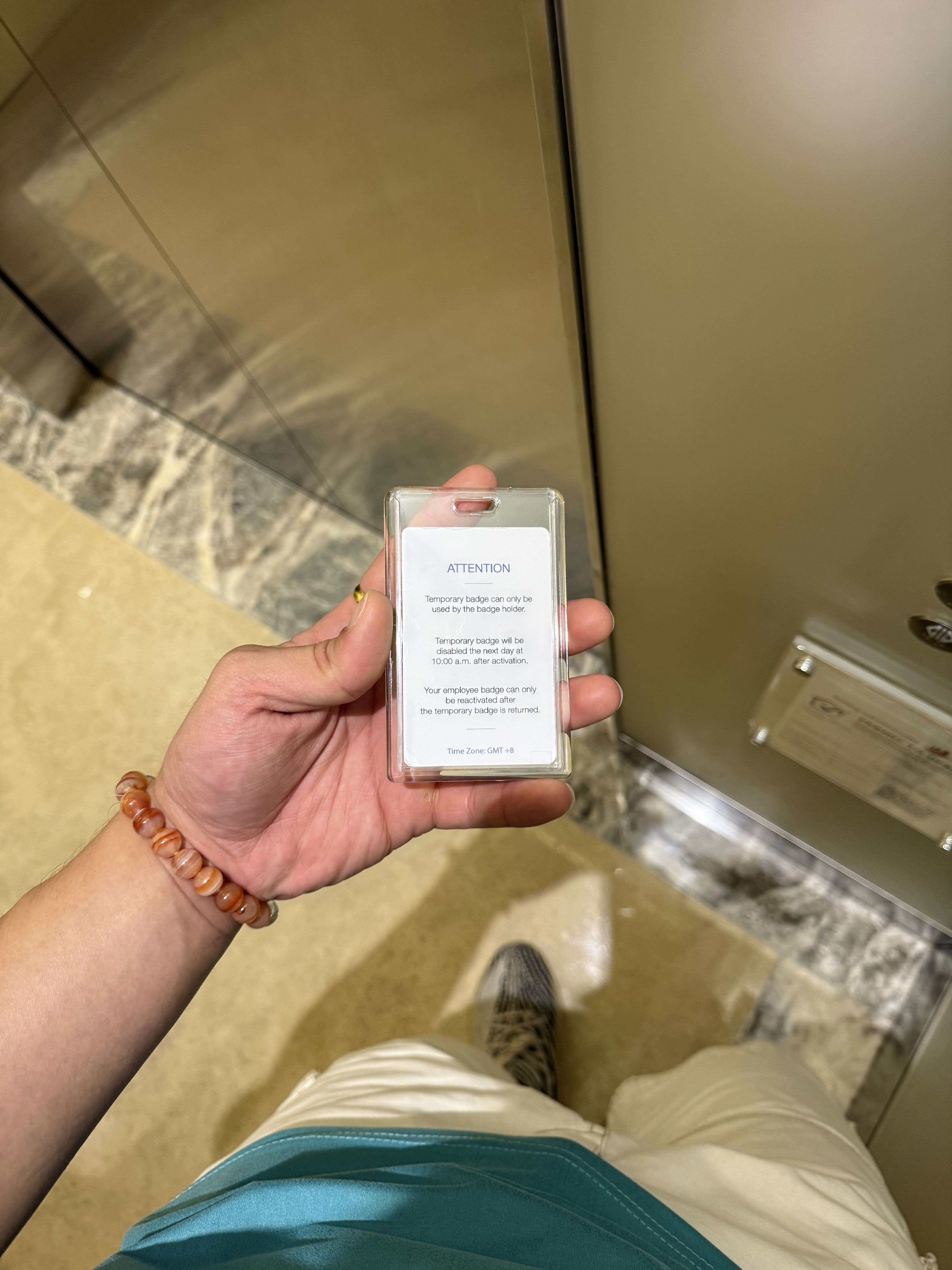 我 也有忘记拿工牌的一天啊