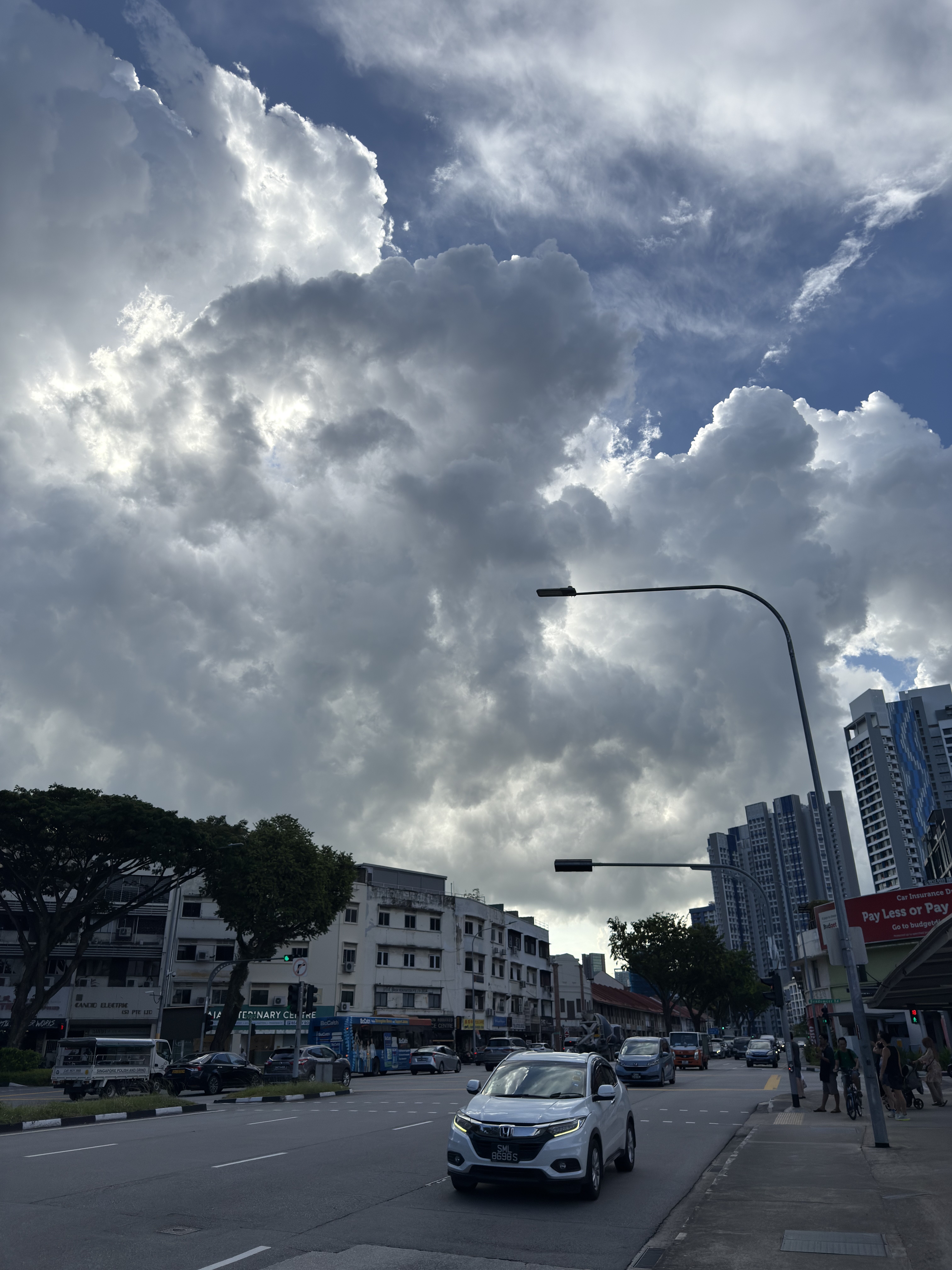 look at the cloud guys ☁️