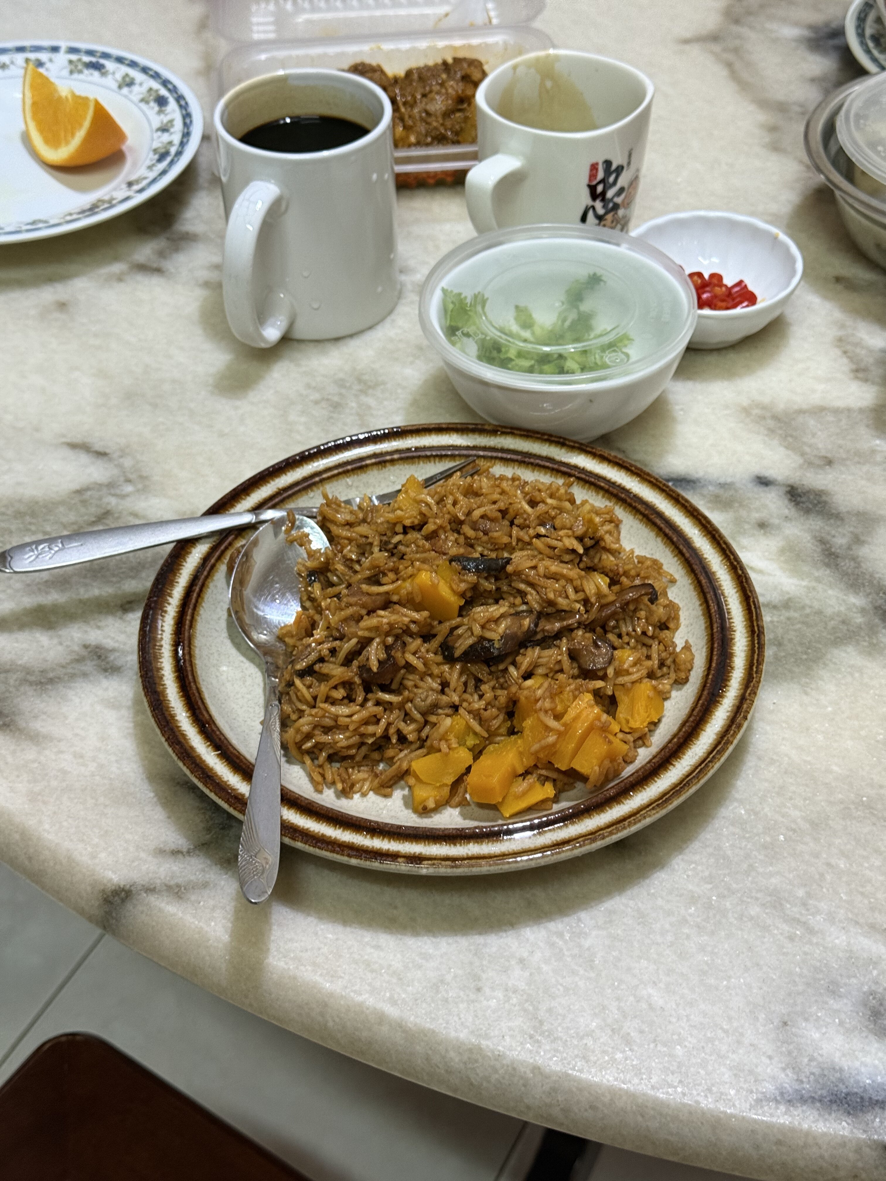 and back home w my fam home made 金瓜焖饭？超级好吃啊啊啊啊啊 太幸福了我