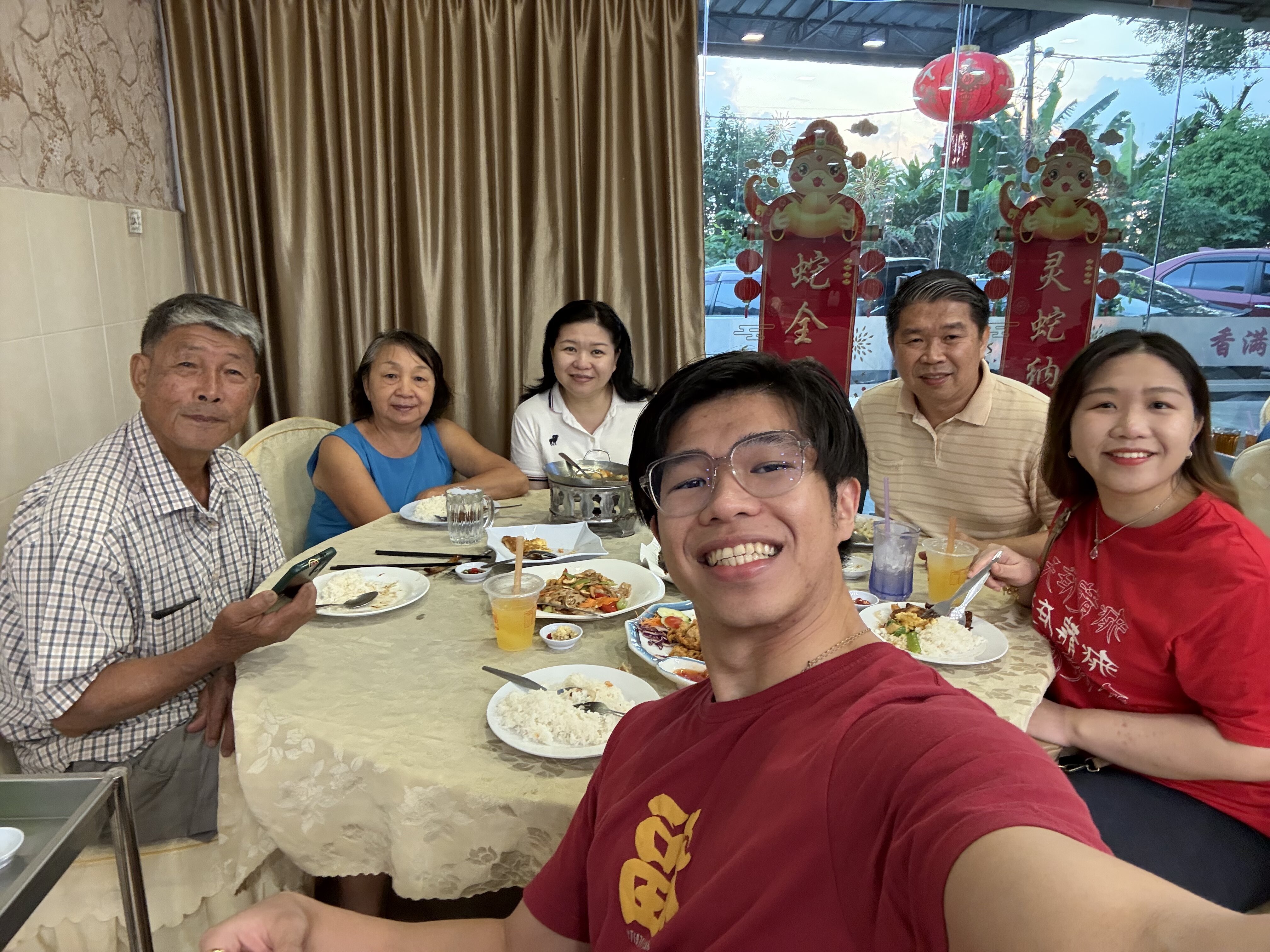 another sweet moment w 爸爸妈妈姐姐爷爷婆婆 🥺💕