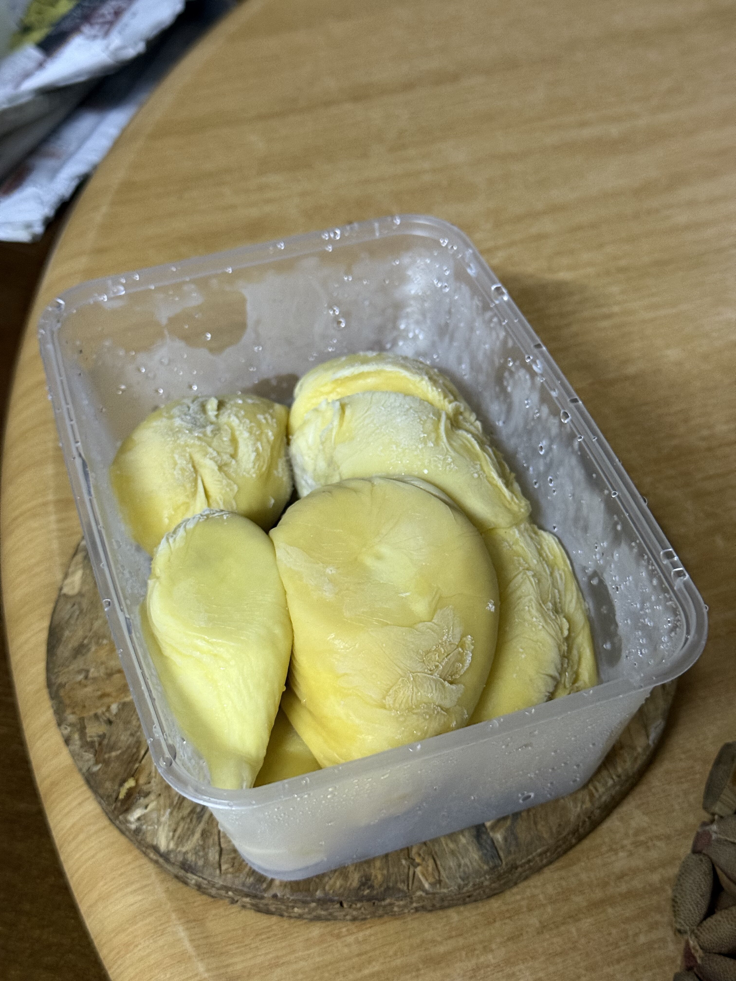 grandpa even treated us durian that he bought during his trip to Bentong 文冬 - 猫山王的原产地, 爷爷 treated us sultan 王 + 猫山王! 🥺