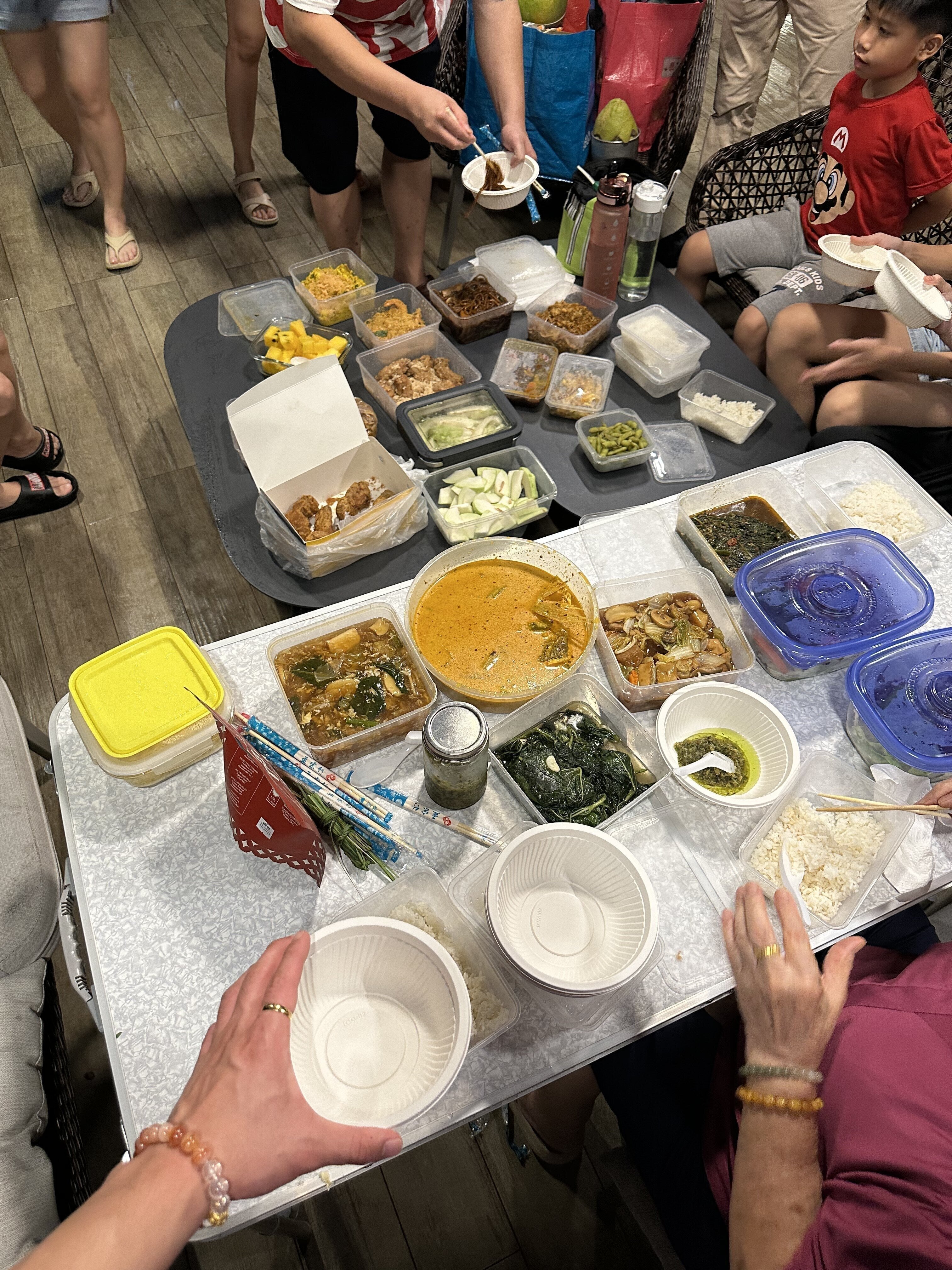 和亲戚庆祝中秋 🎑