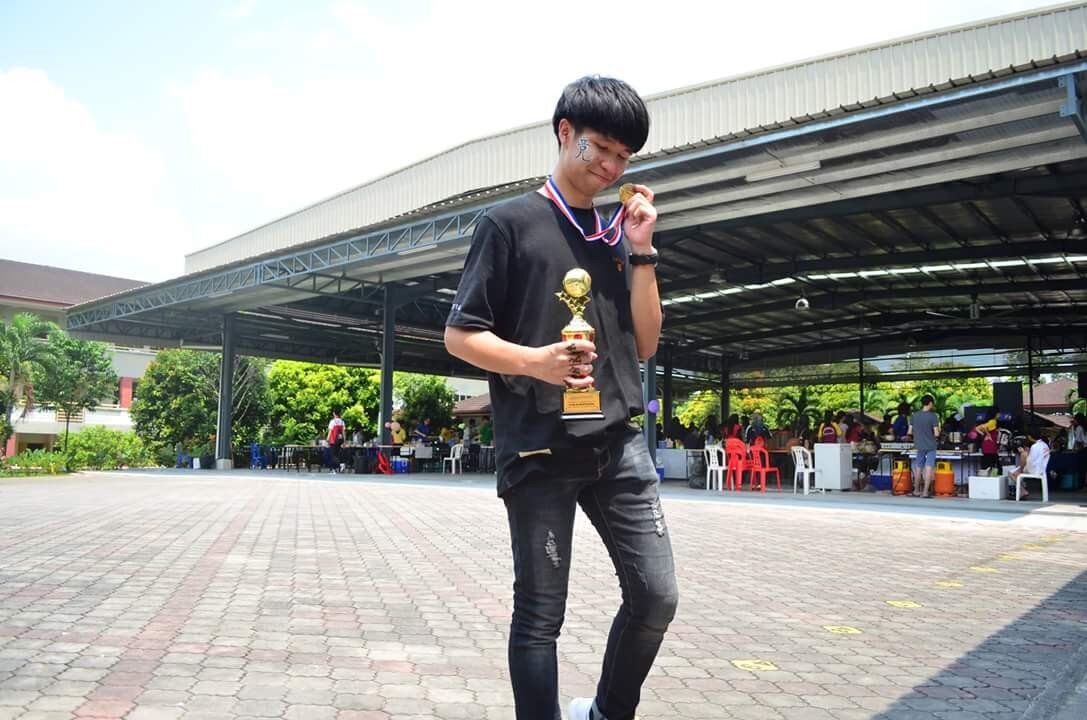 A picture with the second trophy before leaving it at the Diabolo club house. 🥹